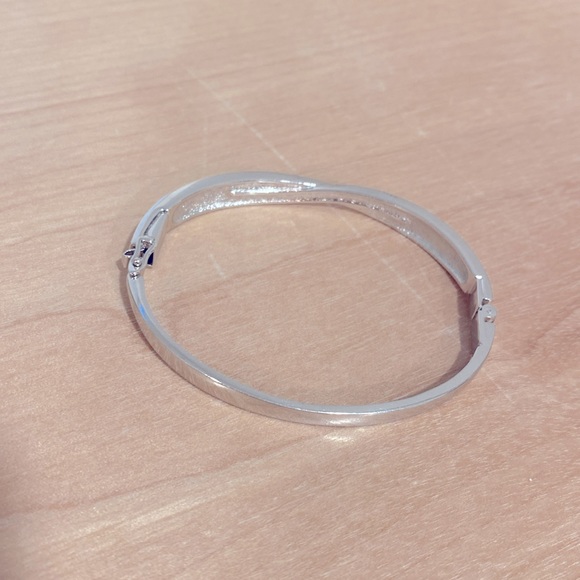 Swarovski criss cross bracelet - Picture 3 of 7